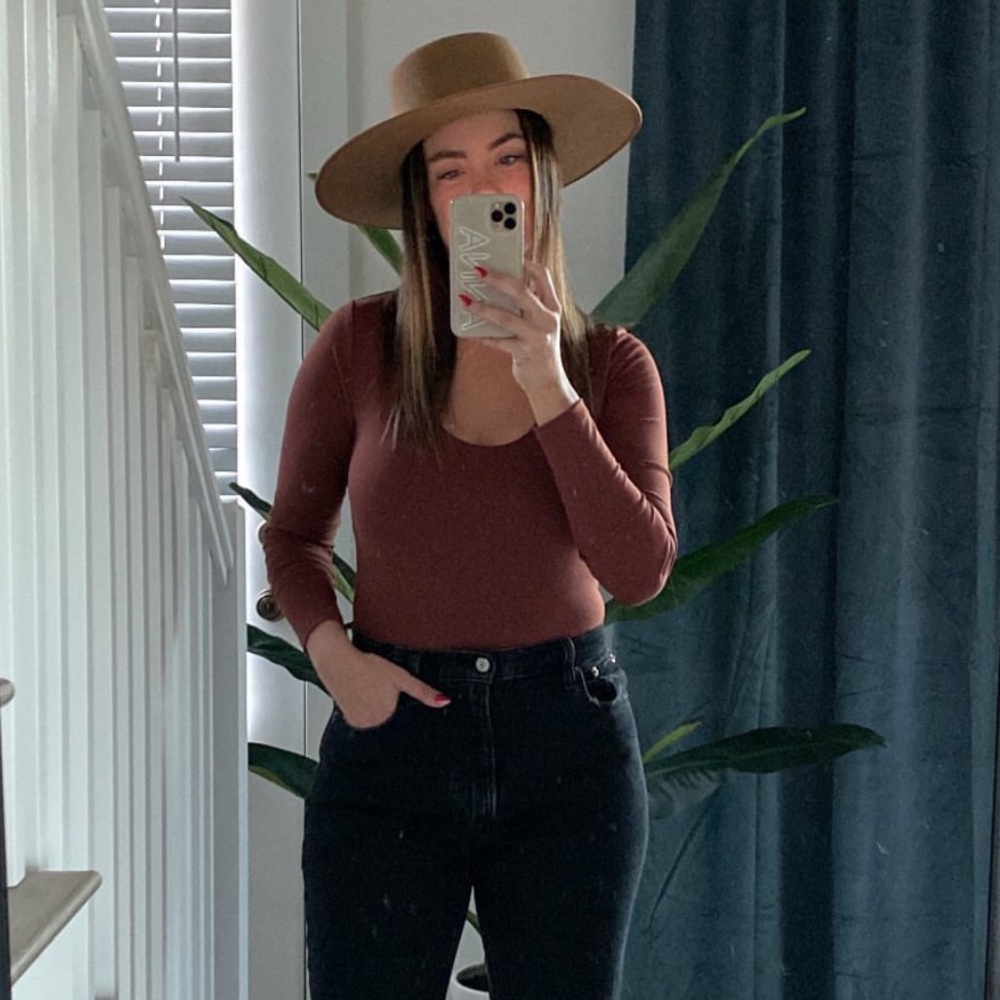 A&F SCOOP NECK BODYSUIT